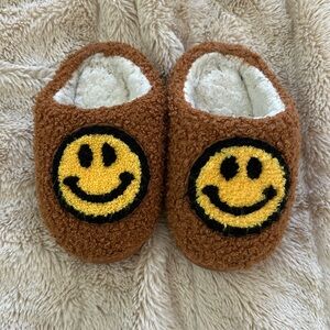 Smiley Face Slippers in Brown Toddler Size 24/25